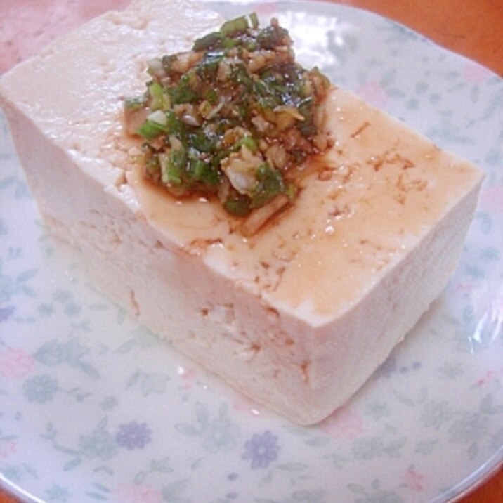 ゴマ風味が美味！万能ネギたれ冷や奴